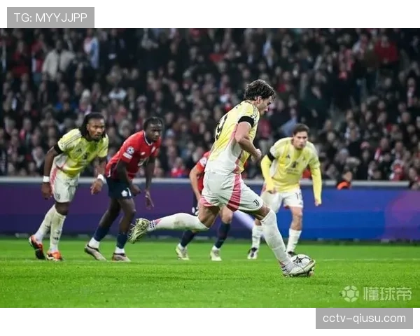 弗拉霍维奇伤退瞬间，尤文图斯医疗团队紧急入场